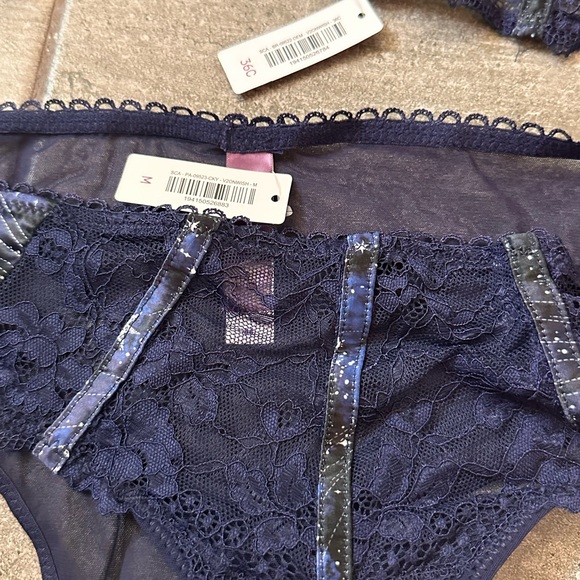 Brand new adore me set - Picture 3 of 4